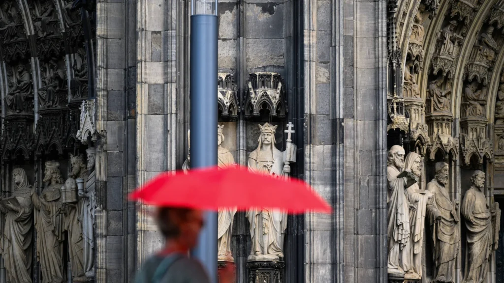 Onda de Calor Extrema Avança para o Leste da Europa com Recordes Históricos na Hungria