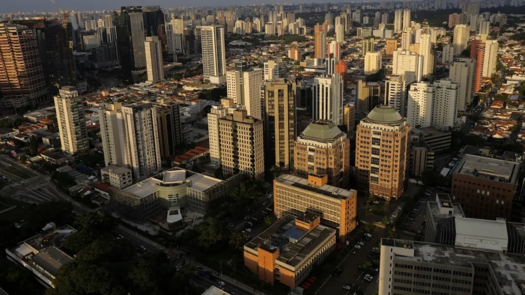 Mercado Imobiliário de São Paulo Registra Recordes, Mas Classe Média Sofre com Falta de Oferta Mercado Imobiliário de São Paulo Registra Recordes, Mas Classe Média Sofre com Falta de Oferta