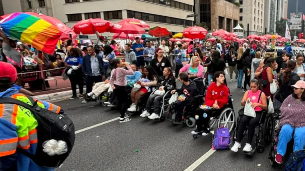 Acessibilidade na 30ª Parada do Orgulho LGBT+ de São Paulo: Inclusão e Segurança para Pessoas com De