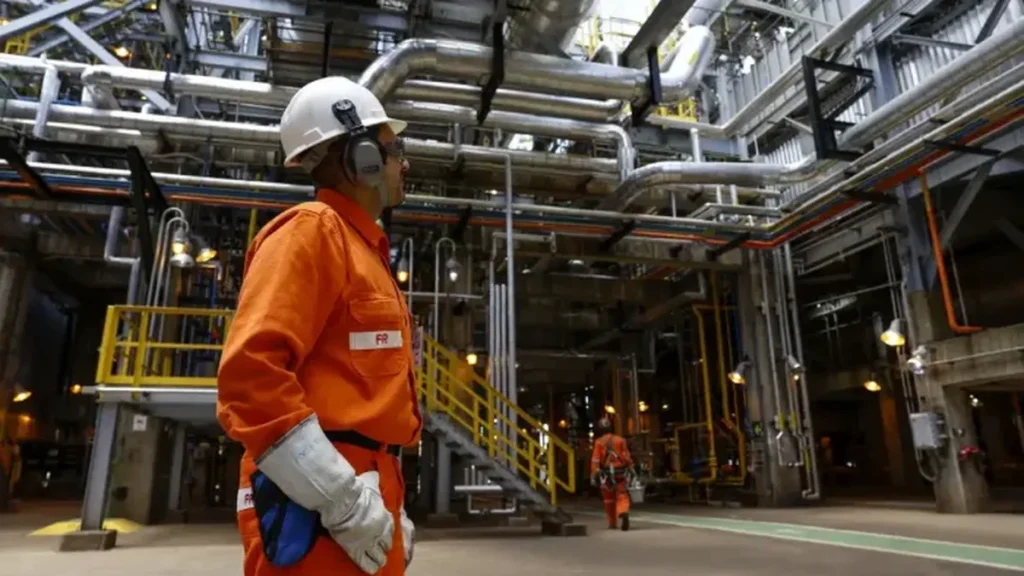 Economia brasileira cresce 0,1% em abril apesar de desafios globais e juros altos