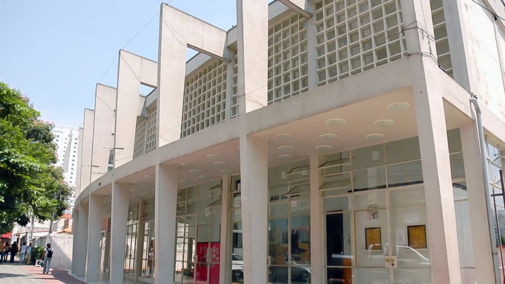 Teatro João Caetano reabre com programação especial e parceria com Sesc São Paulo