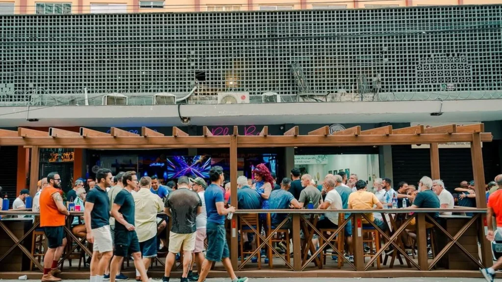 Bares e Negócios Transformam Rua Bento Freitas em Polo da Economia LGBT+ em São Paulo