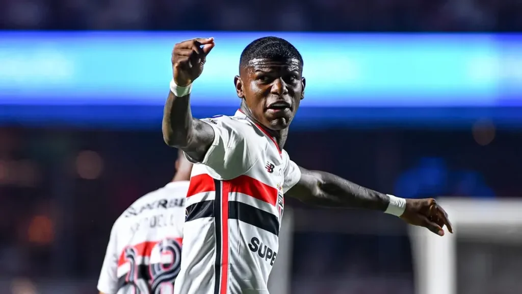 São Paulo mantém busca por zagueiro mesmo após retorno de Arboleda São Paulo mantém busca por zagueiro mesmo após retorno de Arboleda