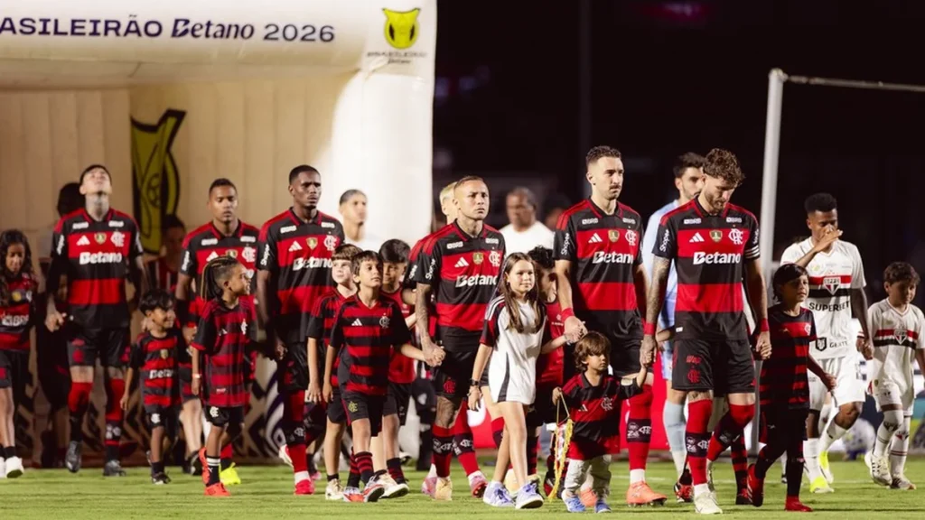 Futebol em Contraste: Flamengo e São Paulo Mostram Caminhos Divergentes no Brasileirão Futebol em Contraste: Flamengo e São Paulo Mostram Caminhos Divergentes no Brasileirão