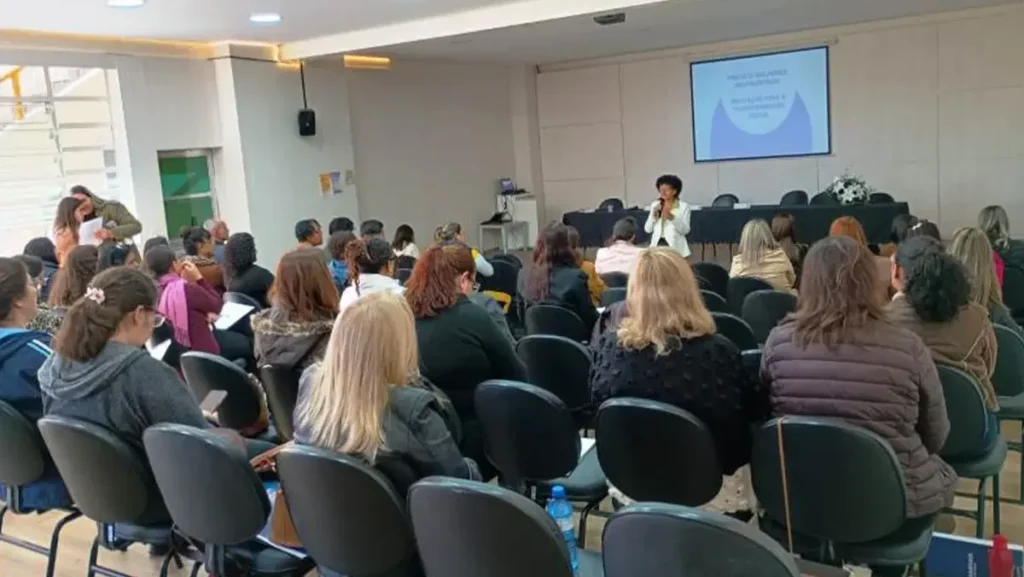 Programa Lampiar revoluciona formação de gestores na rede municipal de Diadema Programa Lampiar revoluciona formação de gestores na rede municipal de Diadema