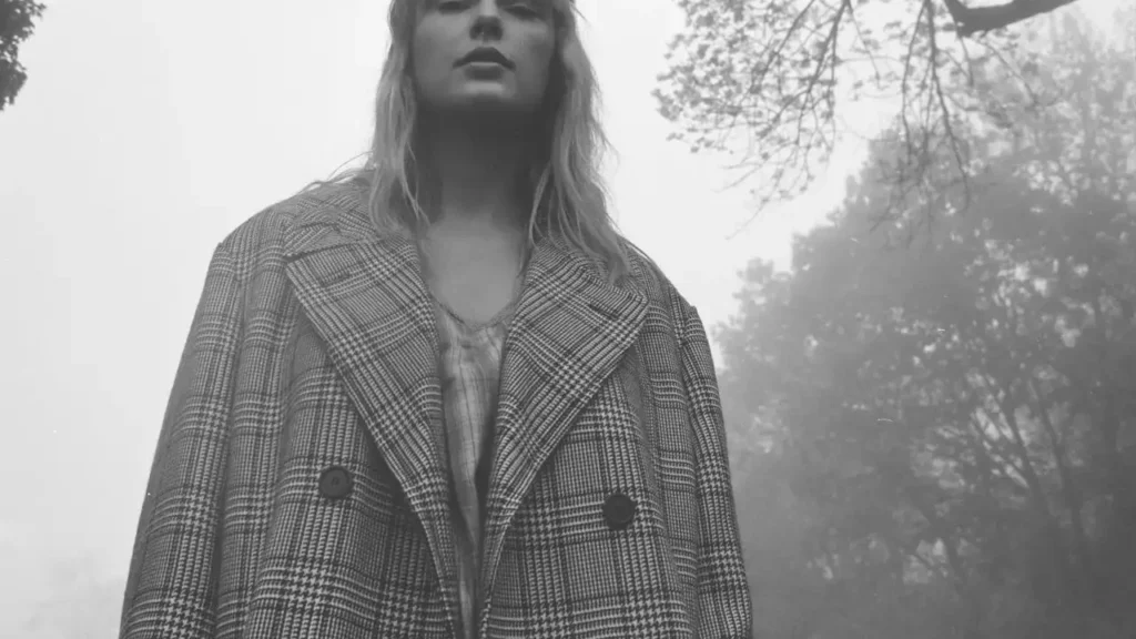 Seis anos de "Folklore", de Taylor Swift: as 6 faixas que marcaram uma nova era
