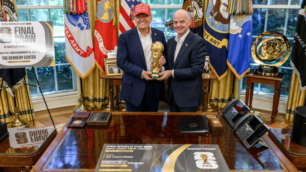 União Europeia e Uefa criticam Fifa por revogar cartão vermelho de jogador dos EUA na Copa do Mundo União Europeia e Uefa criticam Fifa por revogar cartão vermelho de jogador dos EUA na Copa do Mundo