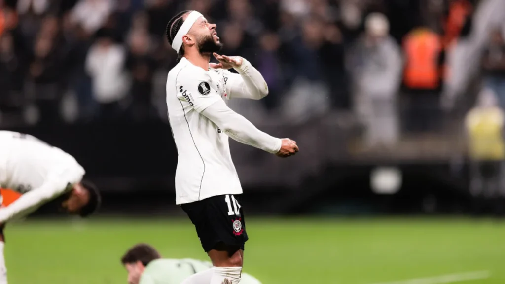 Marcelo Paz projeta definição sobre permanência de Memphis Depay no Corinthians