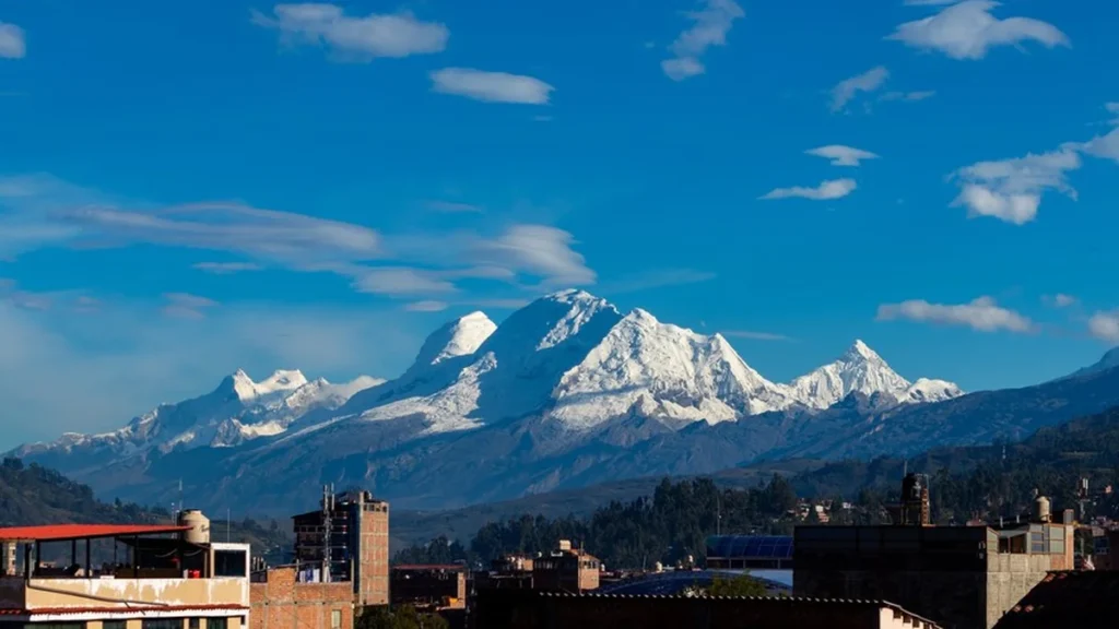 Escalada no Huascarán: riscos crescentes e desafios nas buscas por alpinistas desaparecidos